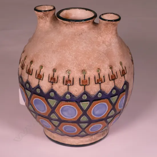 AMPHORA 3 SPOUT VASE