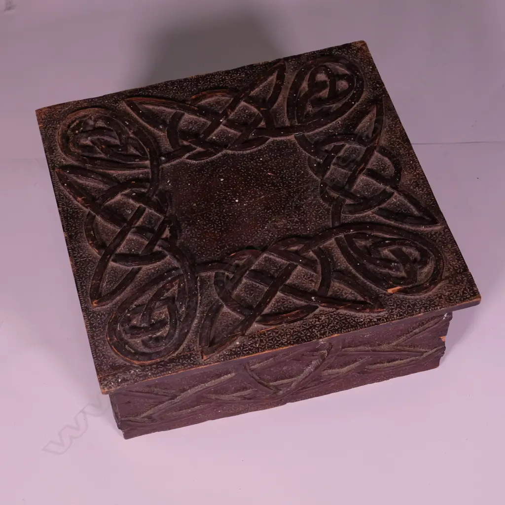 ARTS & CRAFTS BOX  & COLLECTABLES Image 1++