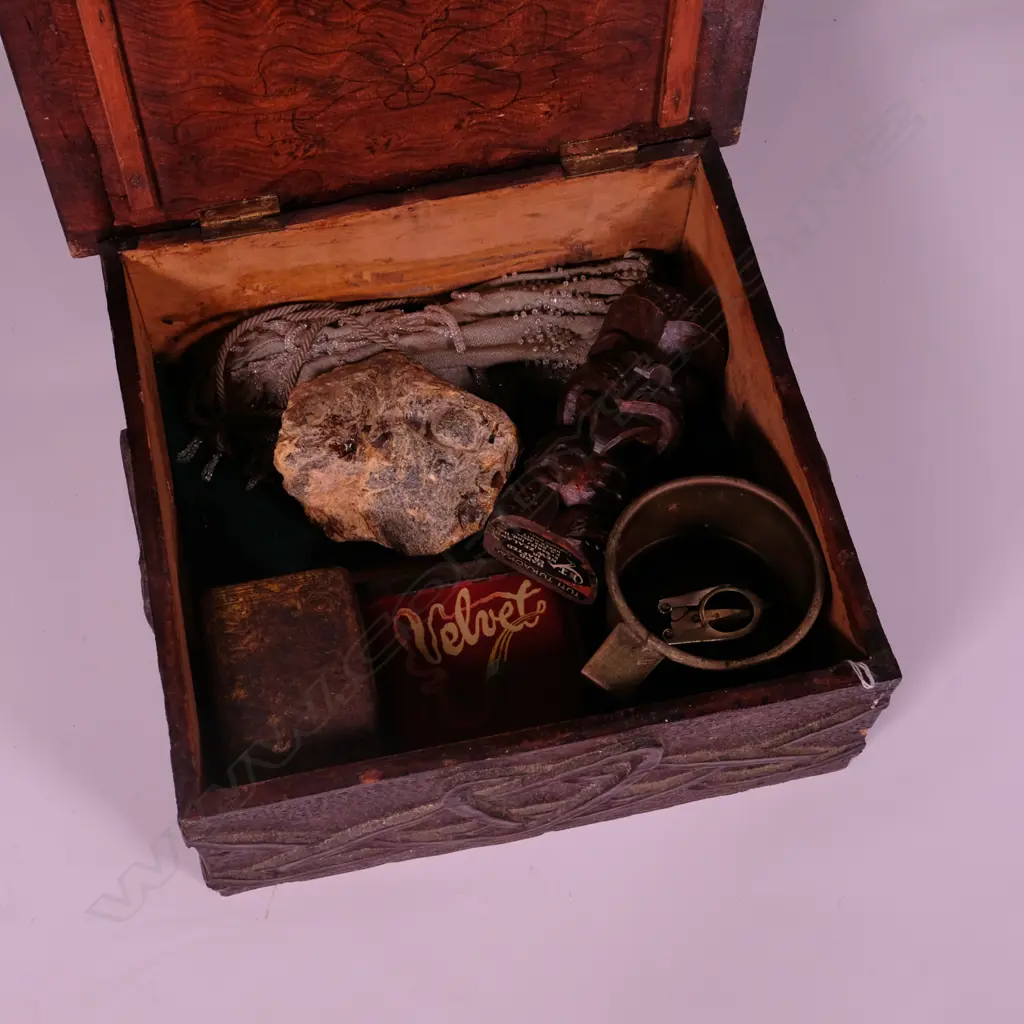 ARTS & CRAFTS BOX  & COLLECTABLES Image 1++