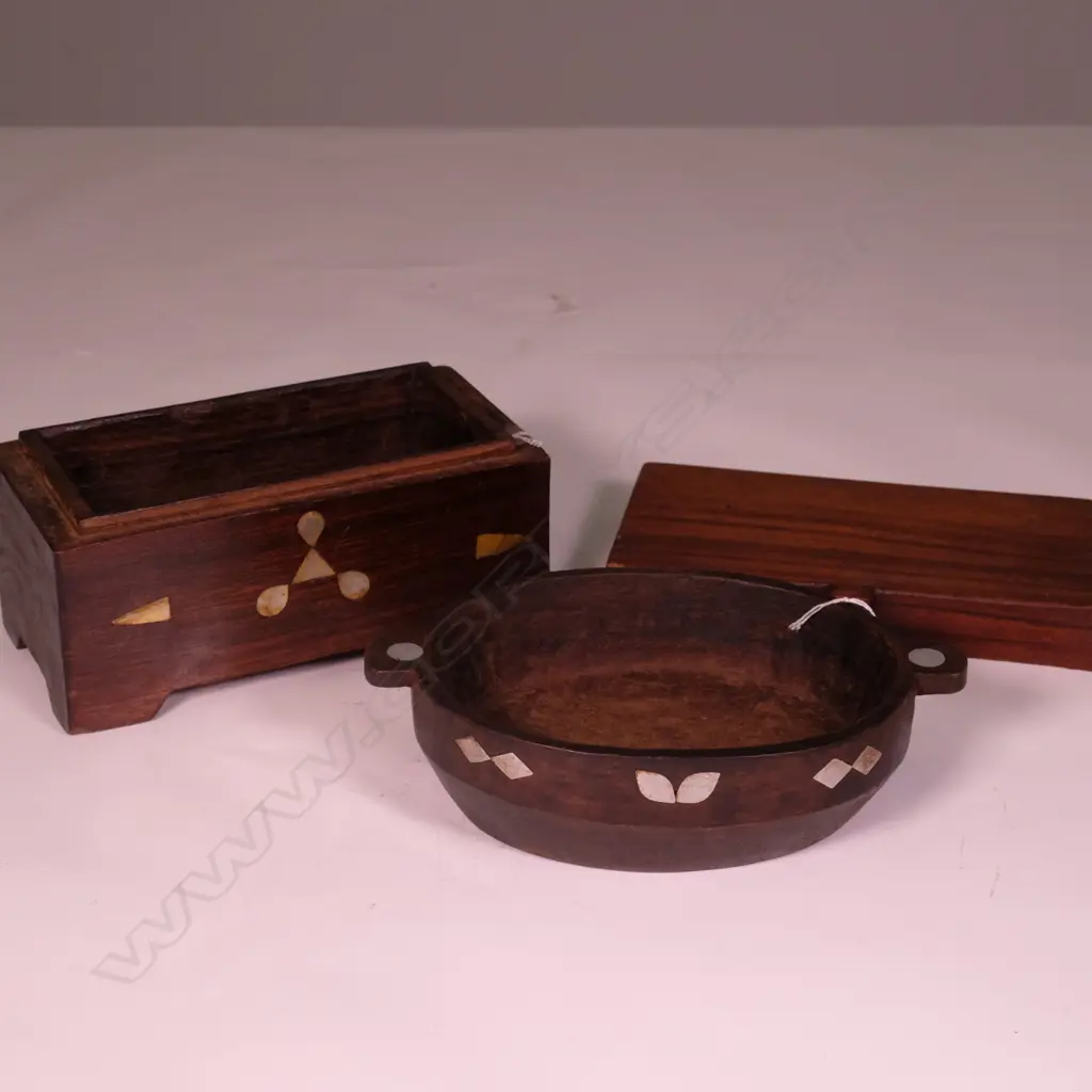 TROBRIAND ISLAND LIDDED BOX & BOWL Image 1++