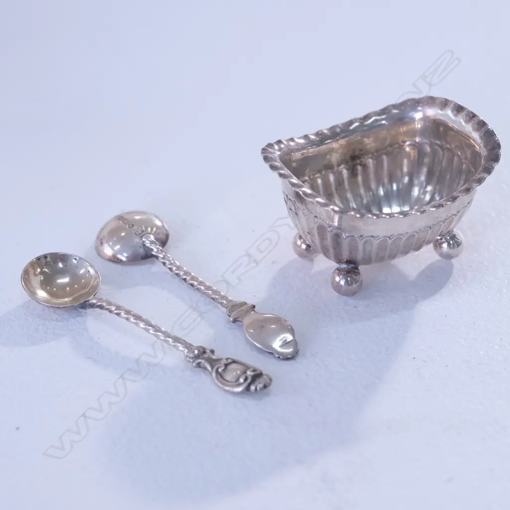 SILVER CONDIMENT & 2 SPOONS Image 1++