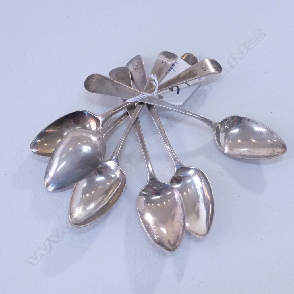 6 GEORGIAN SILVER TEASPOONS Image 1++