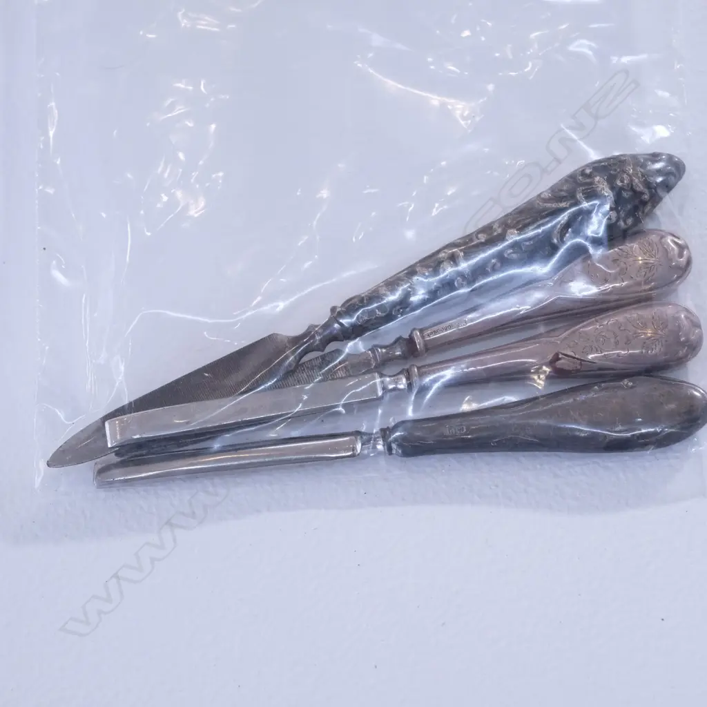 4 SILVER MANICURE ITEMS Image 1++