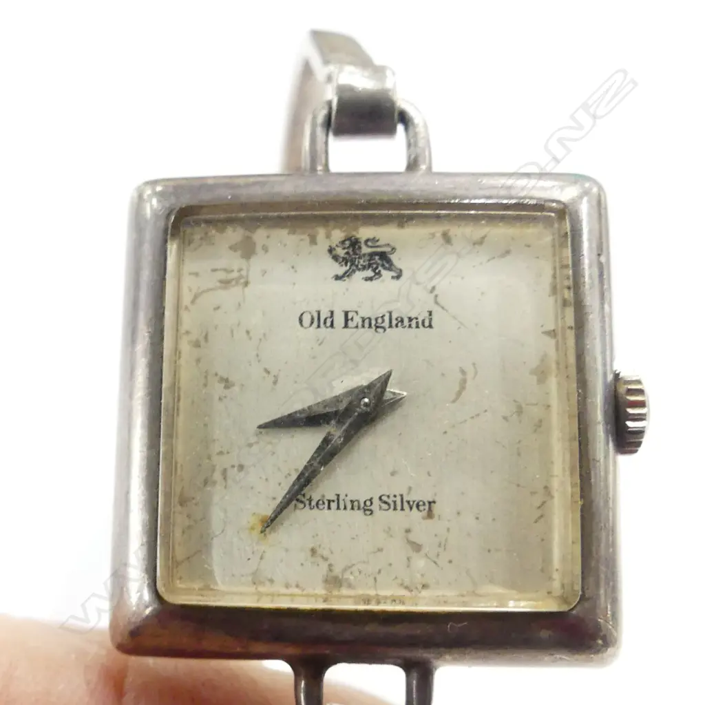 SILVER WRISTWATCH Image 1++