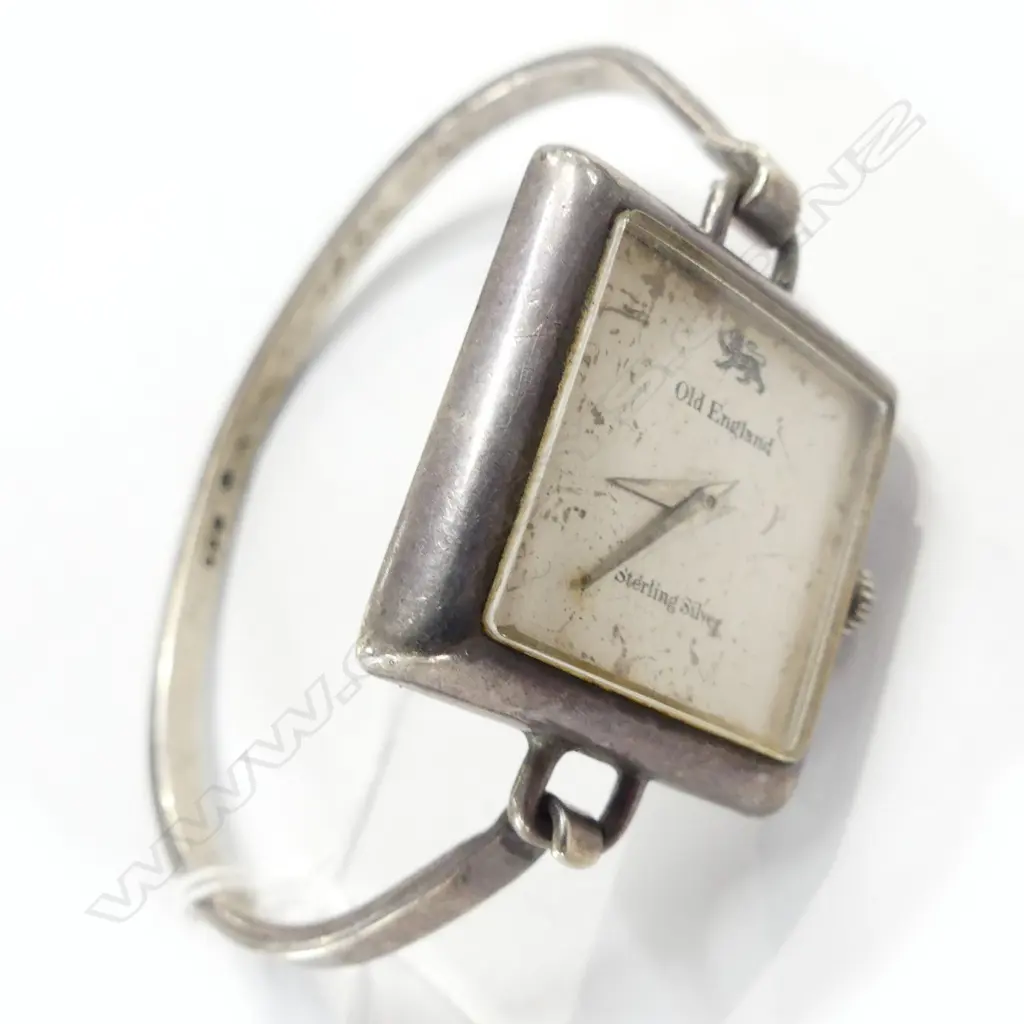 SILVER WRISTWATCH Image 1++