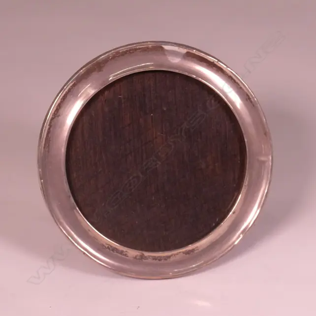 SILVER ROUND PHOTO FRAME Image 1++