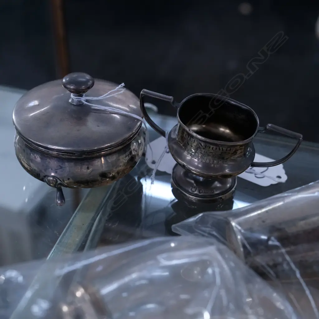 S/S LIDDED BOX AND TROPHY CUP - 53g Image 1++