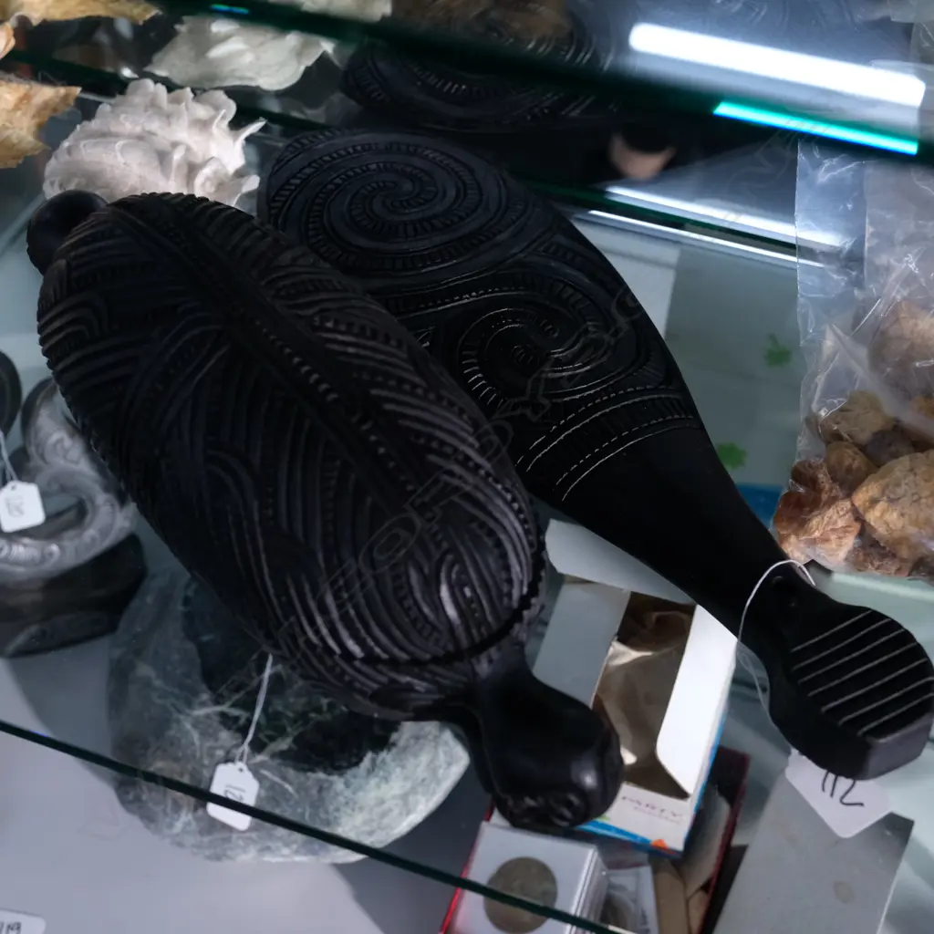 CARVED WOOD MODERN PATU & WAKA HUIA (BLACK) L. 340MM Image 1++