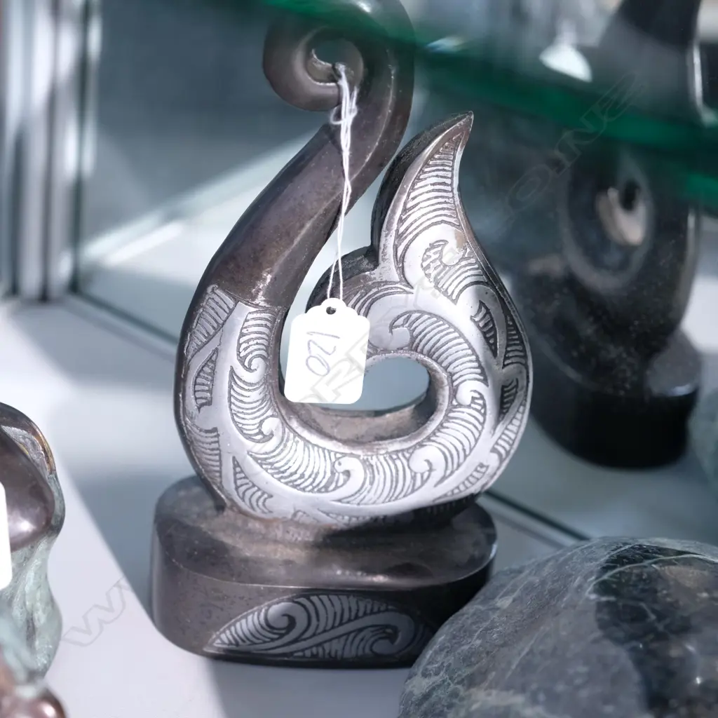 CAST BRONZE OF MATAU ON STAND H. 220MM Image 1++