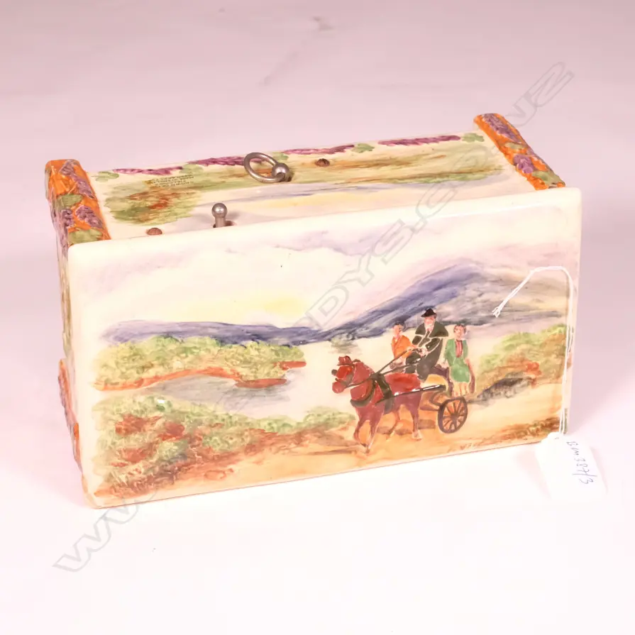 A CROWN DEVON MUSICAL CIGARETTE BOX PLAYING KILLARNEY WORKING, REPAIR TO THE TOP CORNER W 210MM Image 1++