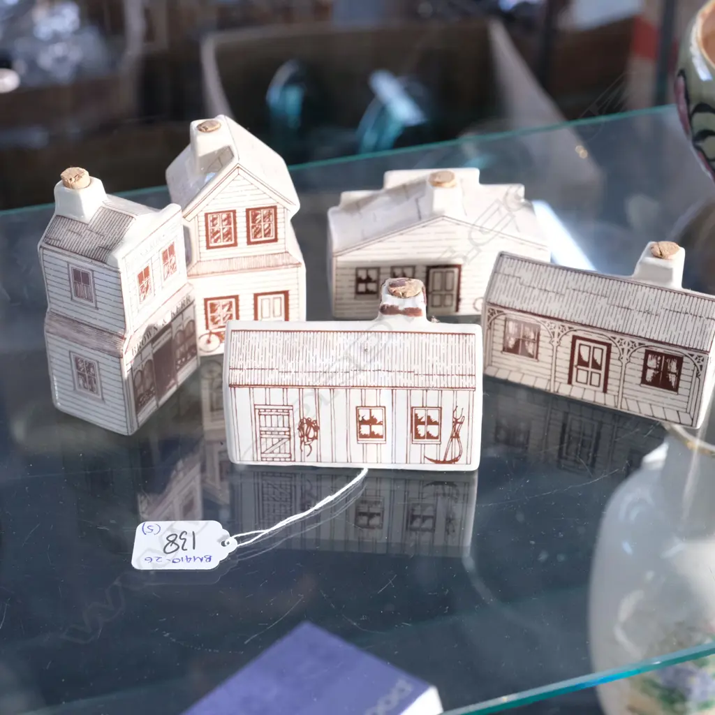 5 VINTAGE AIR NZ FIRST CLASS PORT BOTTLES Image 1++