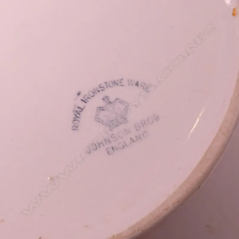 A JOHN BROS CHAMBER POT Image 1++