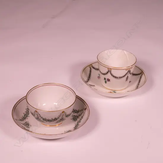 2 18TH CENTURY TEA BOWLS AND SAUCERS