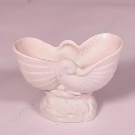 A SMALL CROWN LYNN NAUTILUS VASE W 130 MM