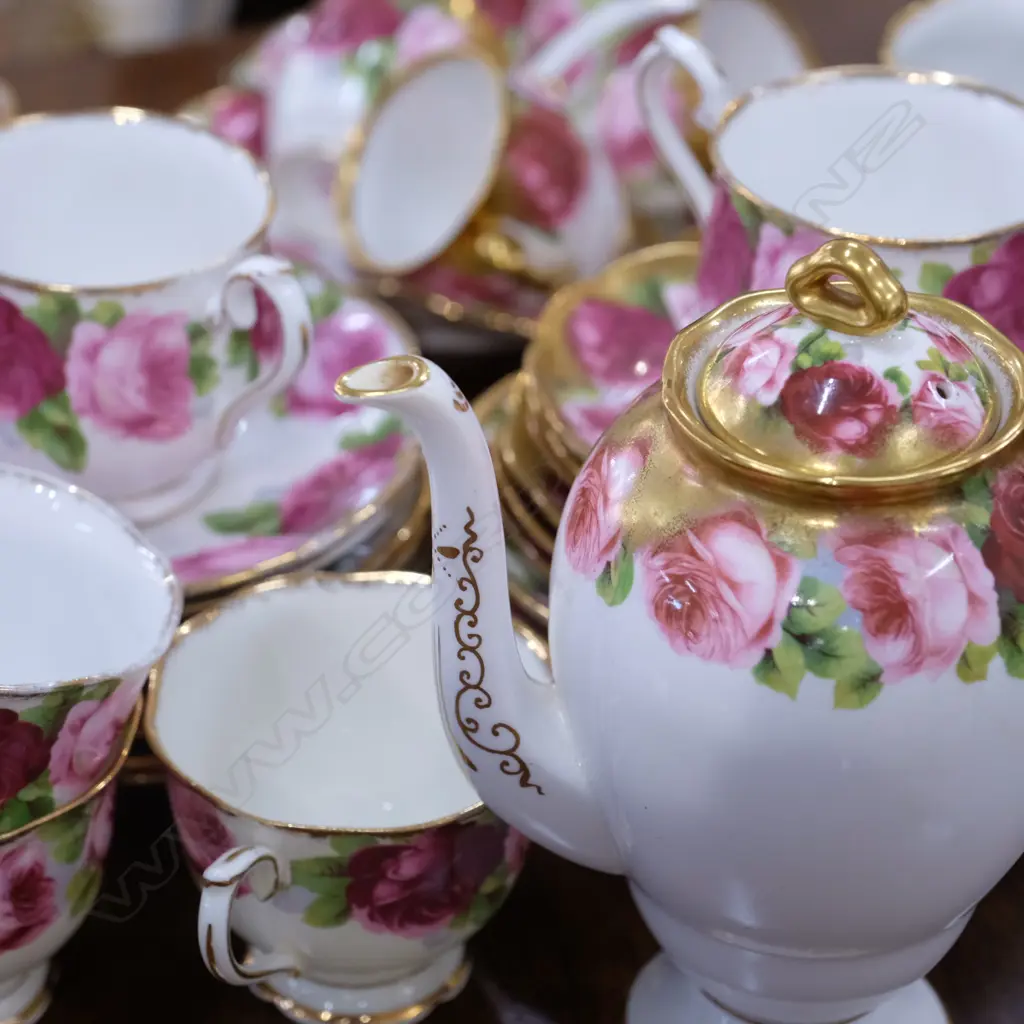 LG ROYAL ALBERT ENGLISH COUNTRY ROSE TEA SERVICE; APPROX 50PCS Image 1++