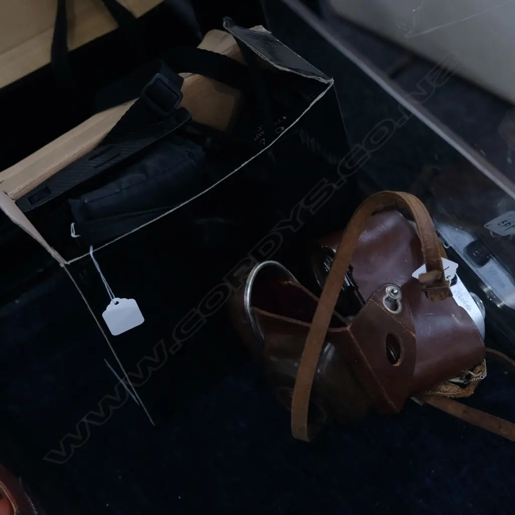 PENTAX ZOOM 105-R CAMERA, BOXED + CROWN ELECTRONIC FLASH Image 1++