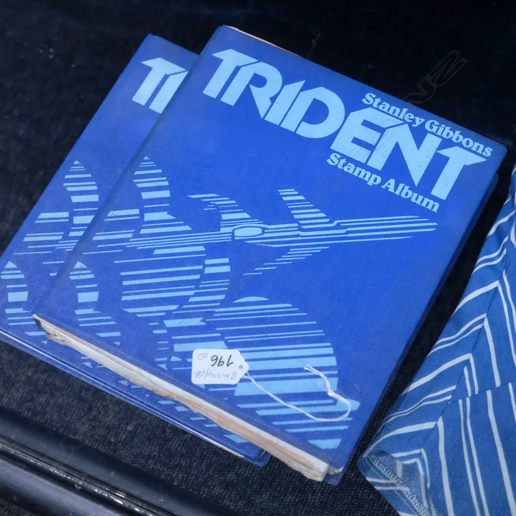 2 STAMP ALBUMS NZ & WORLD Image 1++