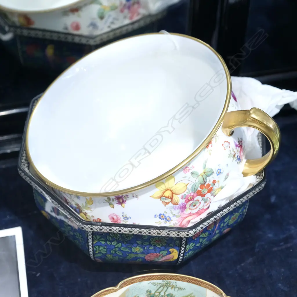 HAMMERSLY CHAMBER-POT AND DOULTON BOWL Image 1++