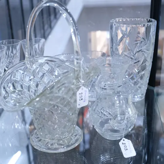 LOT 4 CRYSTAL VASES / BASKET / JUG