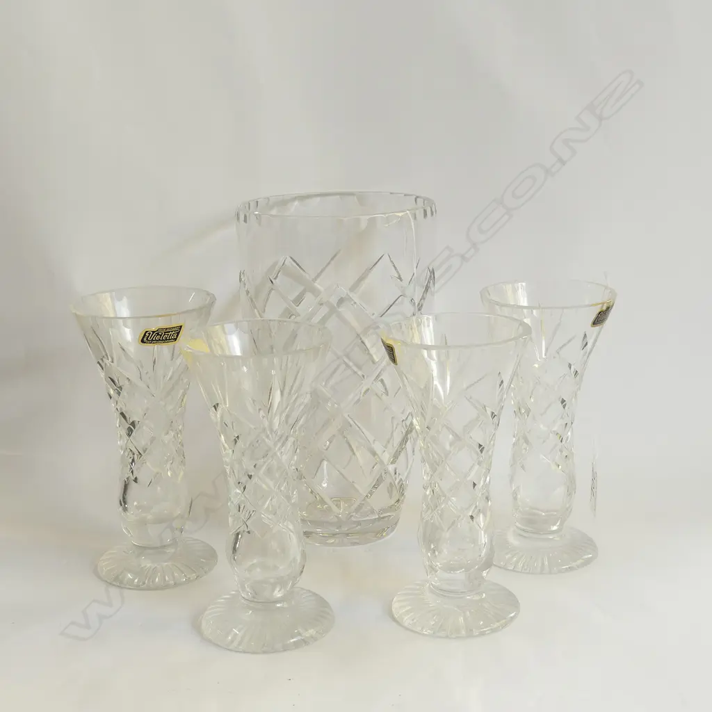 SET 4 CUT CRYSTAL VASES PLUS ONE LARGER Image 1++