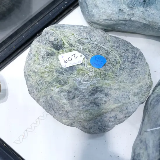 1 POUNAMU BOULDER 2.6 KG