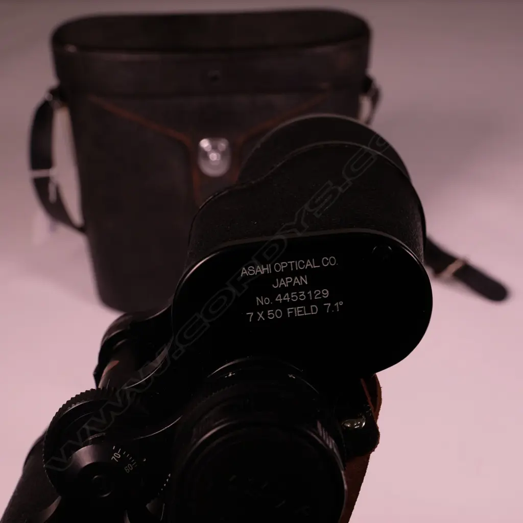 A CASED SET OF PENTAX BINOCULARS Image 1++