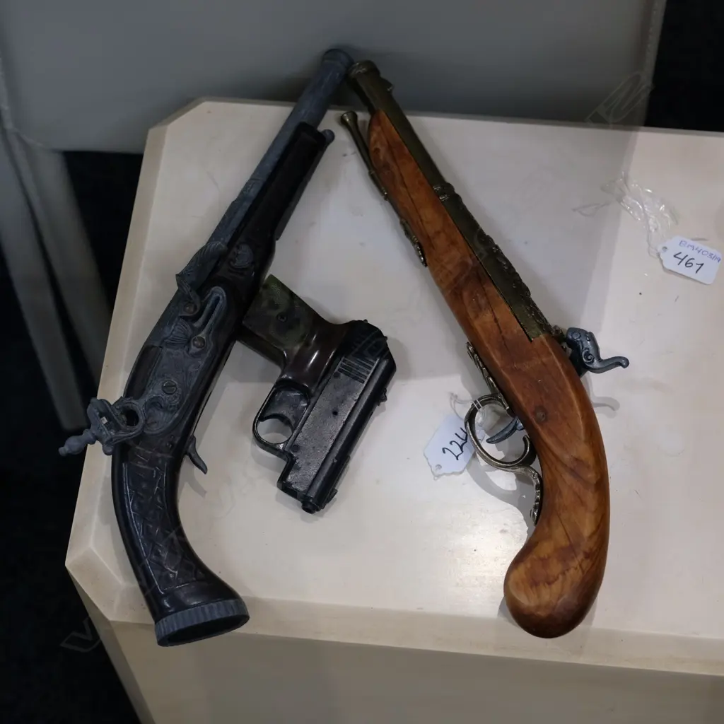 3 REPLICA FLINTLOCK PISTOLS Image 1++