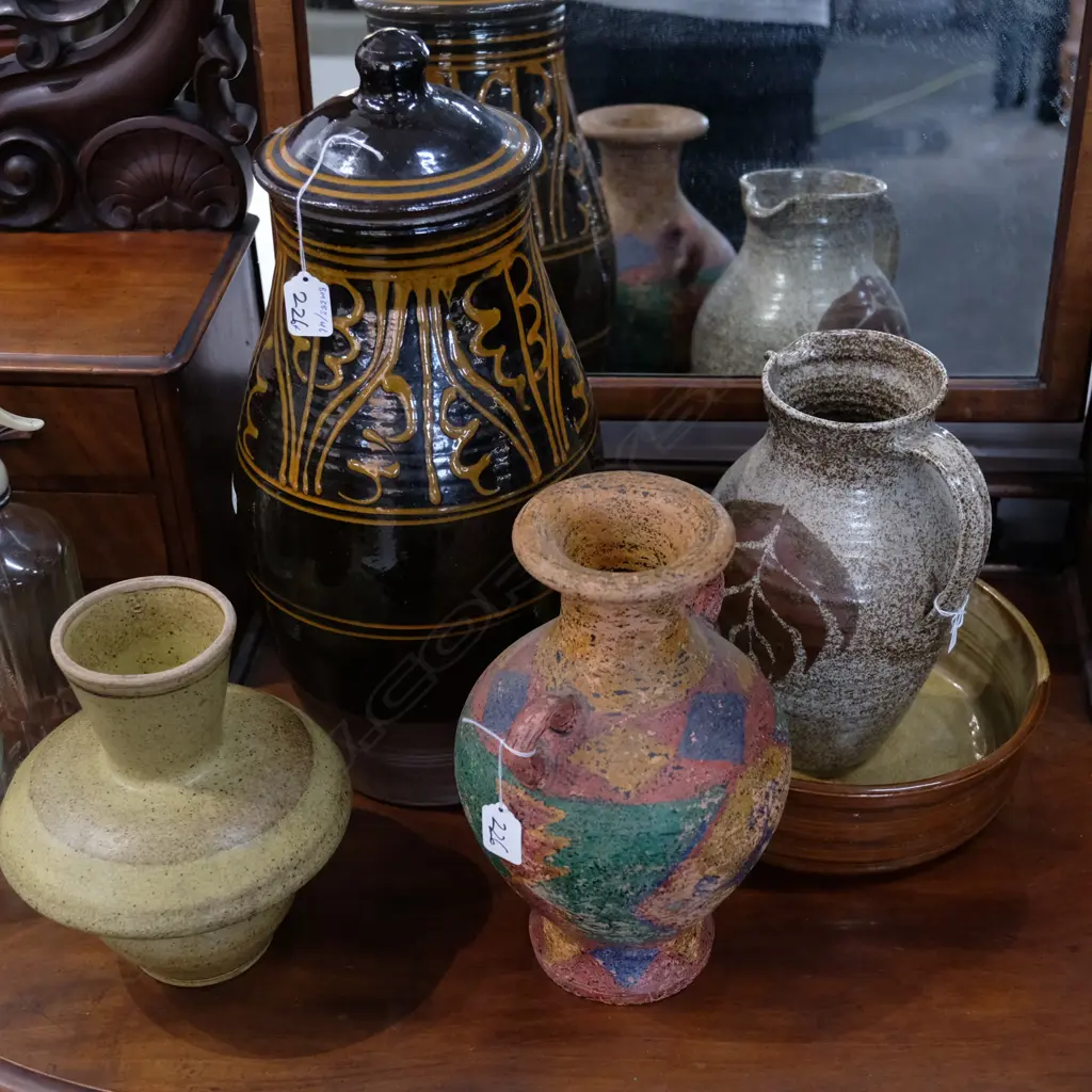 4 ASSORTED NZ STUDIO POTTERY PIECES Image 1++