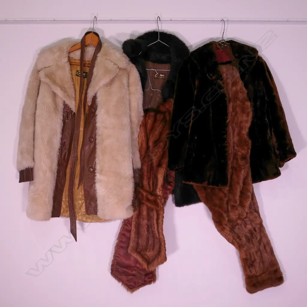 3 VINTAGE FUR COATS + 2 STOLES Image 1++