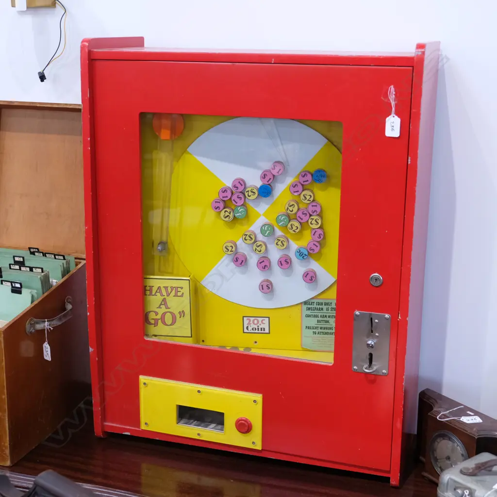VINTAGE COIN OPERATED WALL MOUNTED GAME NZ MADE BY HOWIE Image 1++