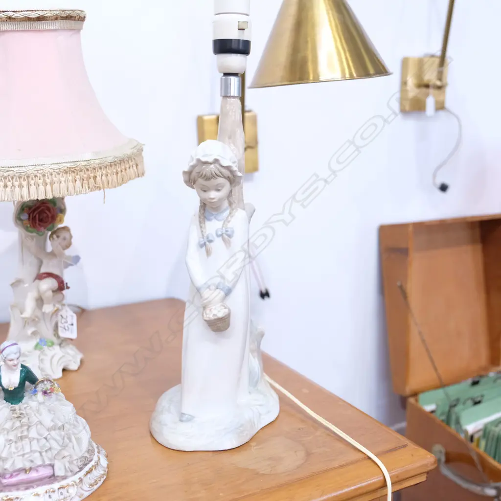 CAPIDIMONTE CANDLESTICK LAMP TOGETHER WITH ZAFHIR LAMP. LARGEST H. 430MM Image 1++