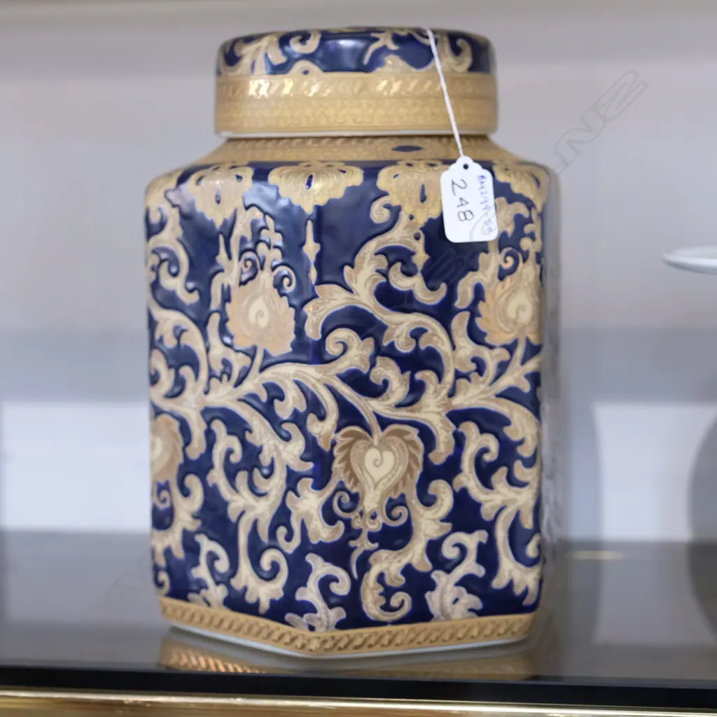 CHINESE BLUE AND GOLD LIDDED URN 270MM Image 1++