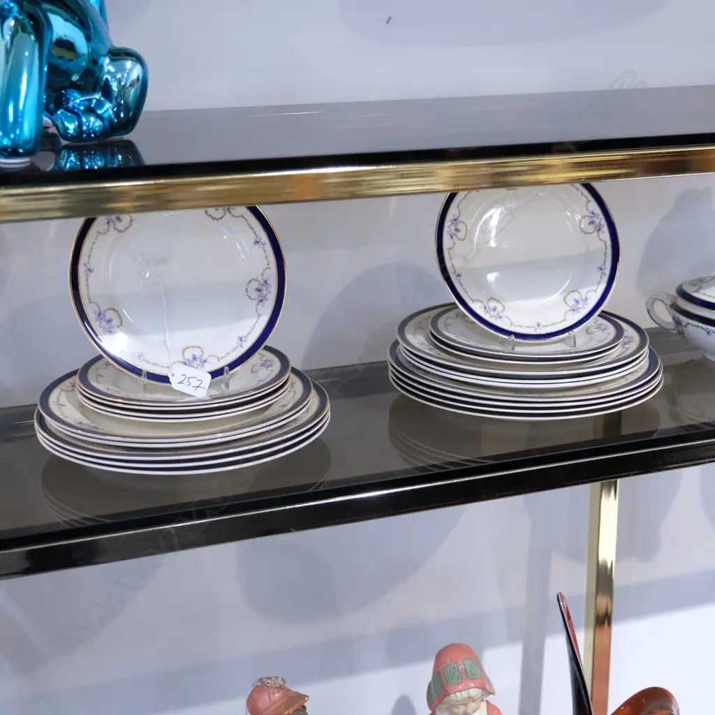 WEDGWOOD PART DINNER SERVICE INCL 2 TURRENS  Image 1++