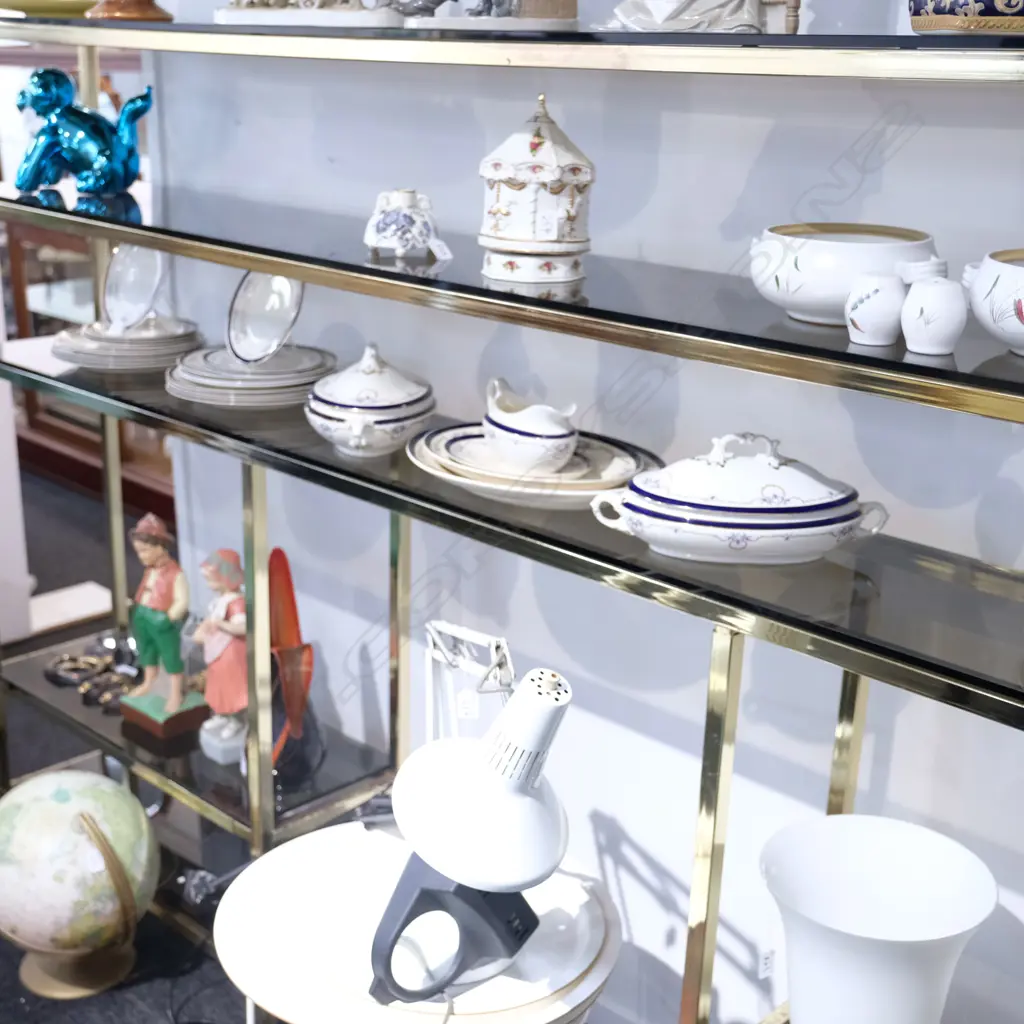 WEDGWOOD PART DINNER SERVICE INCL 2 TURRENS  Image 1++