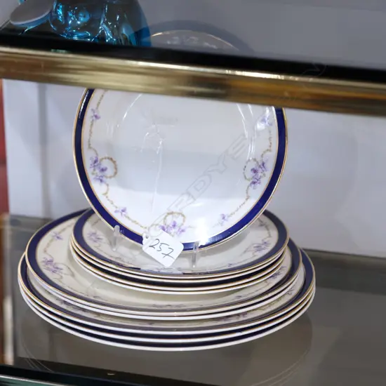 WEDGWOOD PART DINNER SERVICE INCL 2 TURRENS 