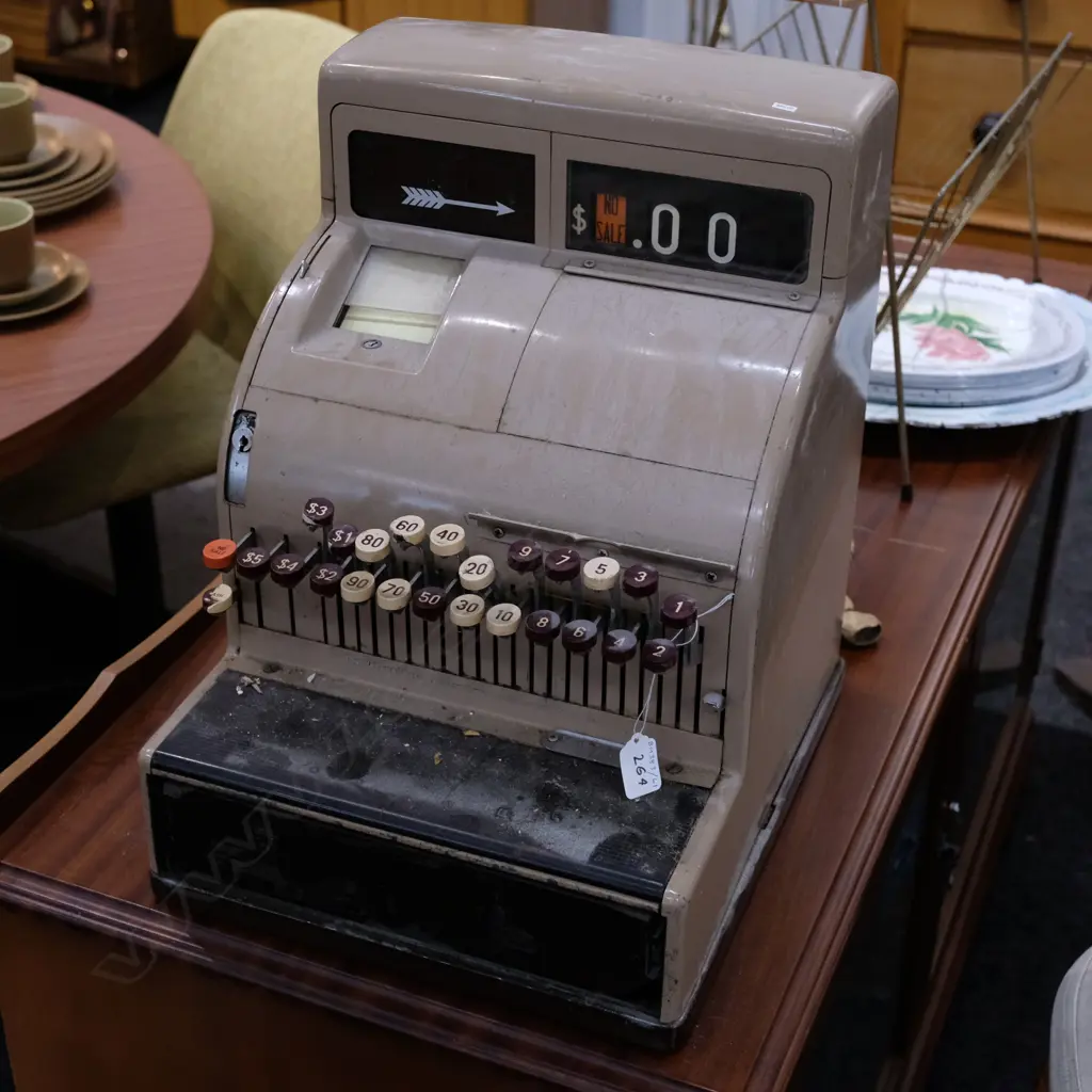 VINTAGE CASHIER MACHINE Image 1++