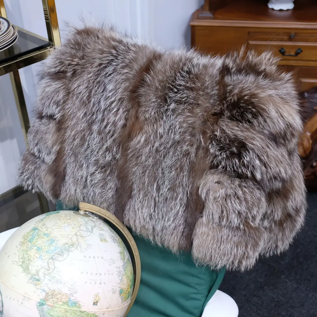 VINTAGE FUR SHOULDER COVER Image 1++