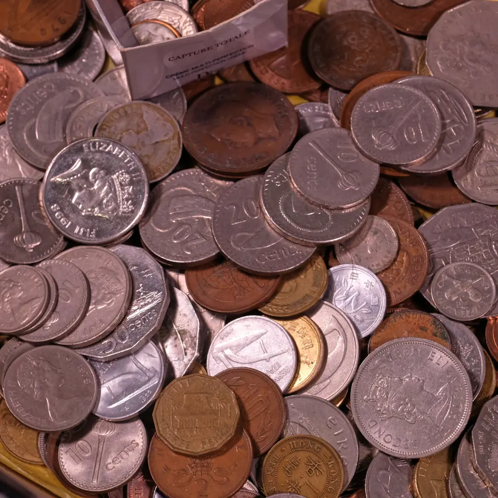 LOT OF ASST WORLD COINS Image 1++