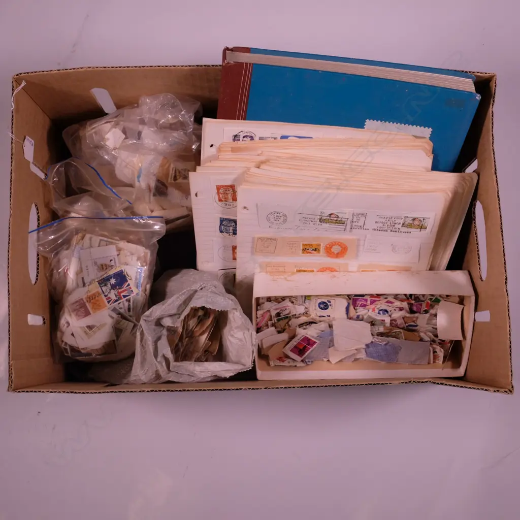 BOX OF STAMP ALBUM & LOSSE STAMPS Image 1++