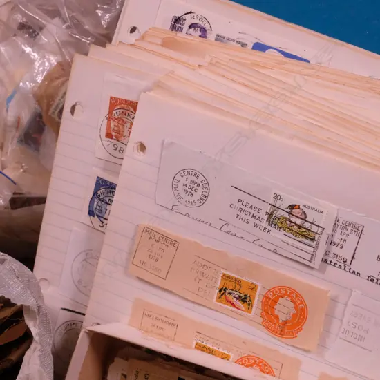 BOX OF STAMP ALBUM & LOSSE STAMPS