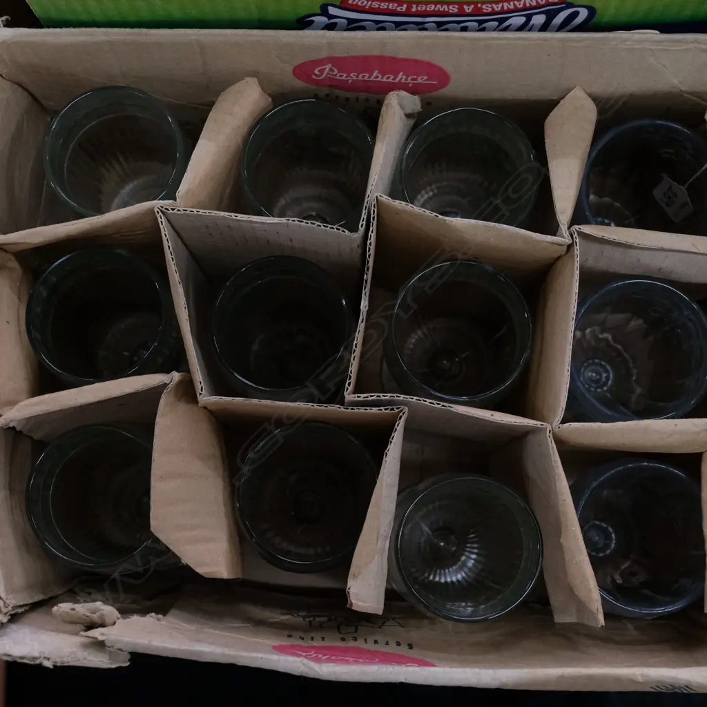 BOX STEMMED GLASSWARE Image 1++