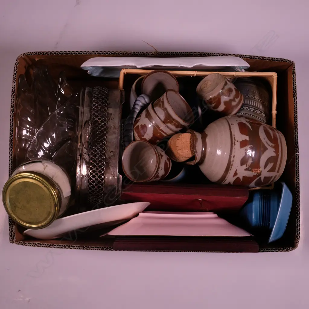 BOX LOT WADE/TABLE WARE/WINE FLASK/PRINTS ETC. Image 1++