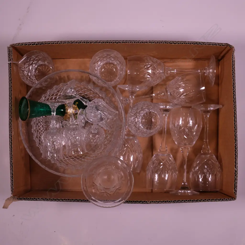 LOT ASST CRYSTAL GLASSES/VASE/BOWL+ A VENATION GLASS VASE SOME FAULTS Image 1++