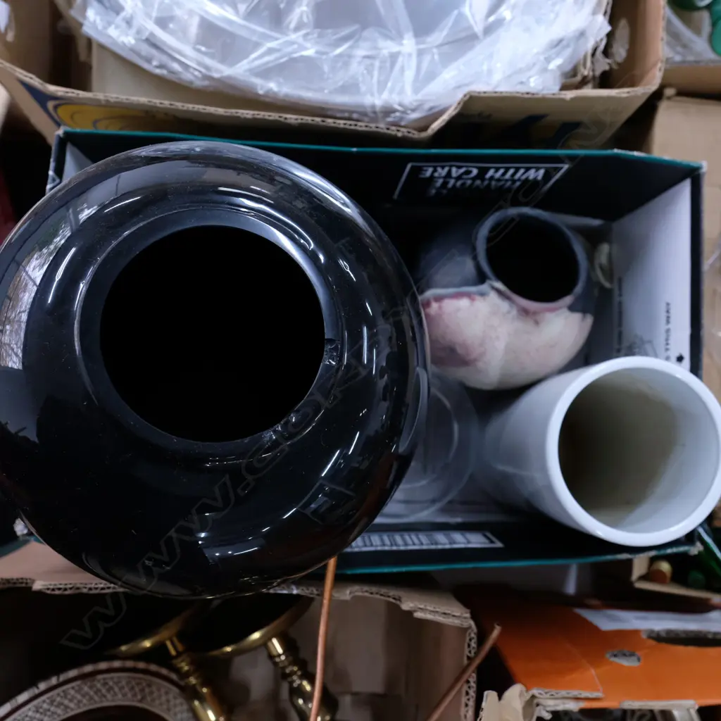 LOT ASST GLASS AND CERAMIC VASES Image 1++