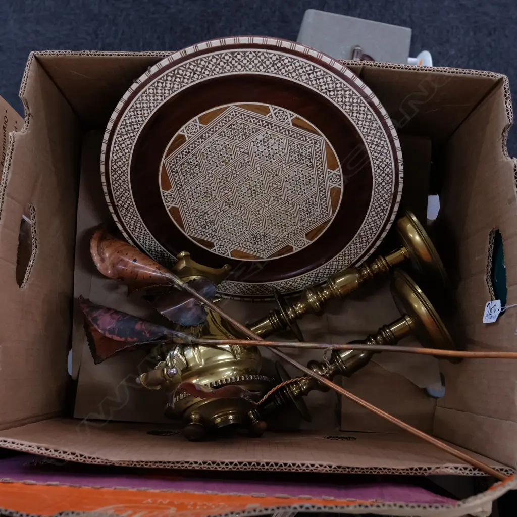 BOX ASST BRASS SAMOVAR / CANDLESTICKS / MEDITERRANEAN TRAY ETC  Image 1++