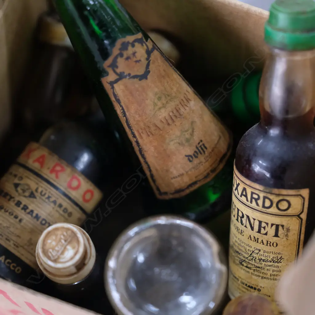 BOX OF SMALL VINTAGE ALCOHOL BOTTLES  Image 1++