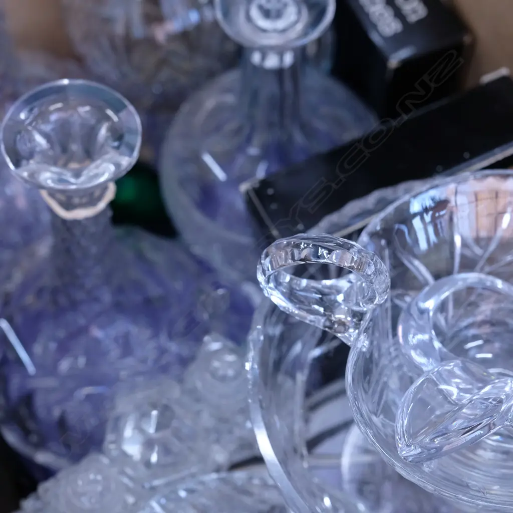 BOX CRYSTAL AND GLASSWARE INCL. DECANTERS ETC Image 1++