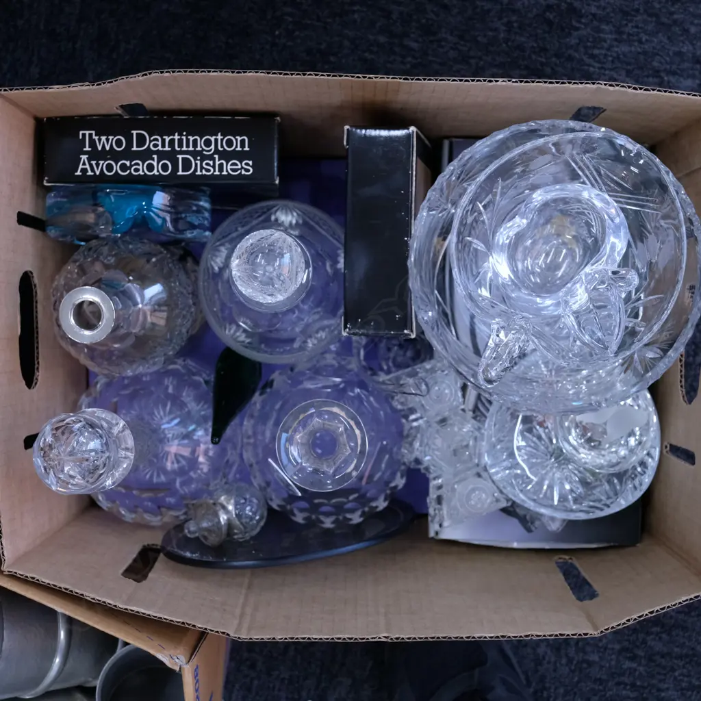 BOX CRYSTAL AND GLASSWARE INCL. DECANTERS ETC Image 1++