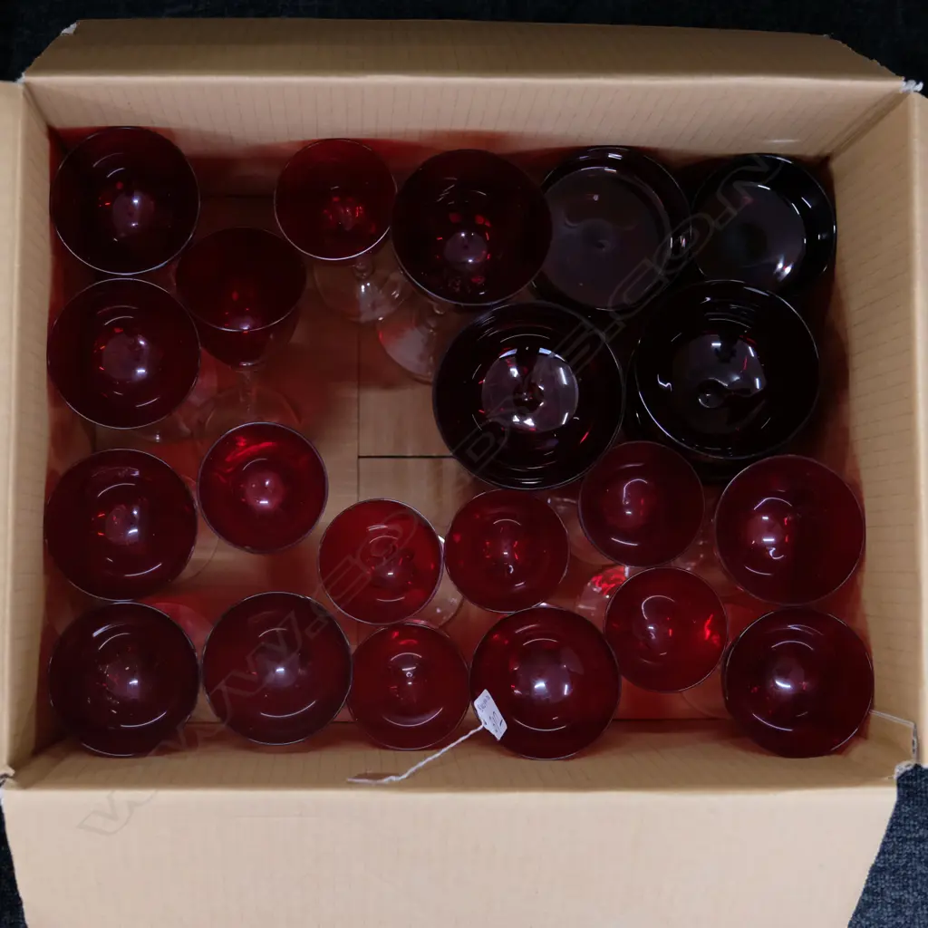 BOX STEMMED CRANBERRY GLASSWARE Image 1++