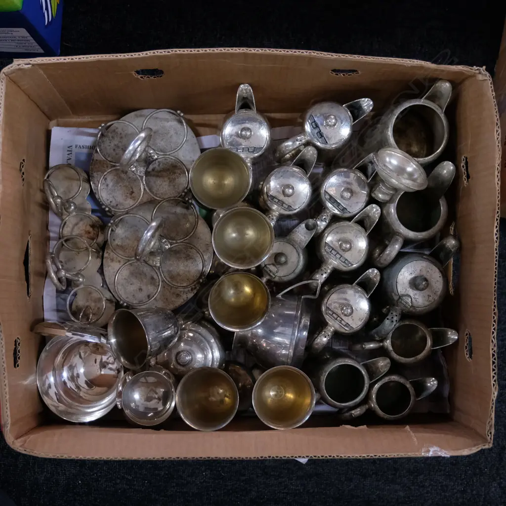 BOX VINTAGE EP JUGS ETC  Image 1++